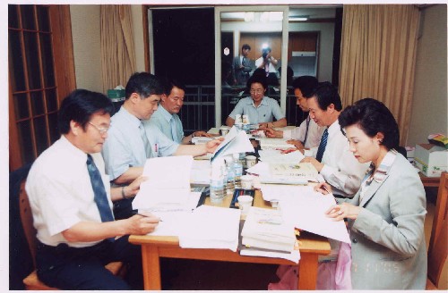 2004년 결산관련 예산결산특별위원회 활동                                                                                                               