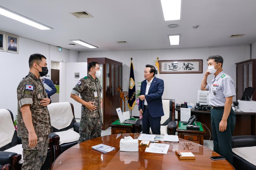 6019부대 1대대장님 의장실방문 - 1