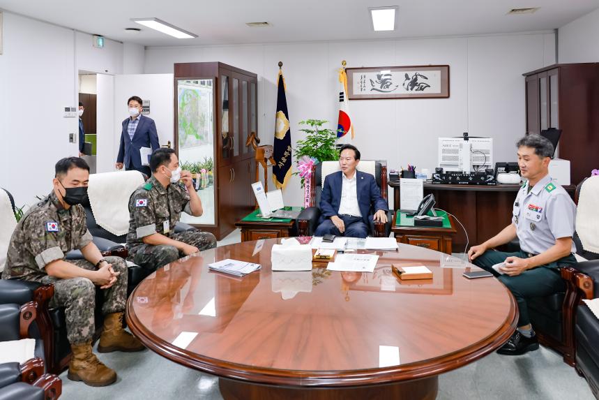 6019부대 1대대장님 의장실방문 - 2