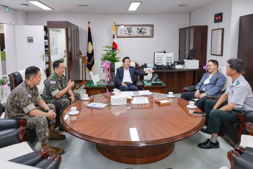 6019부대 1대대장님 의장실방문 - 8