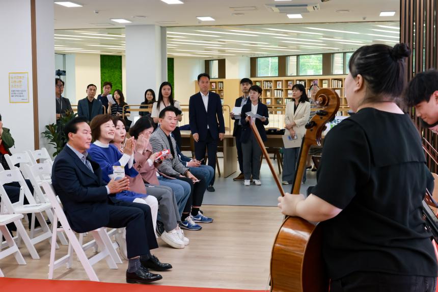 숲속 도서관 개관식