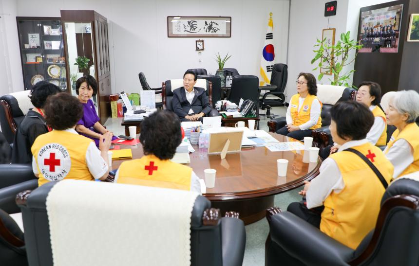 대한적십자사 서울지사 사무처장, 임원진 방문