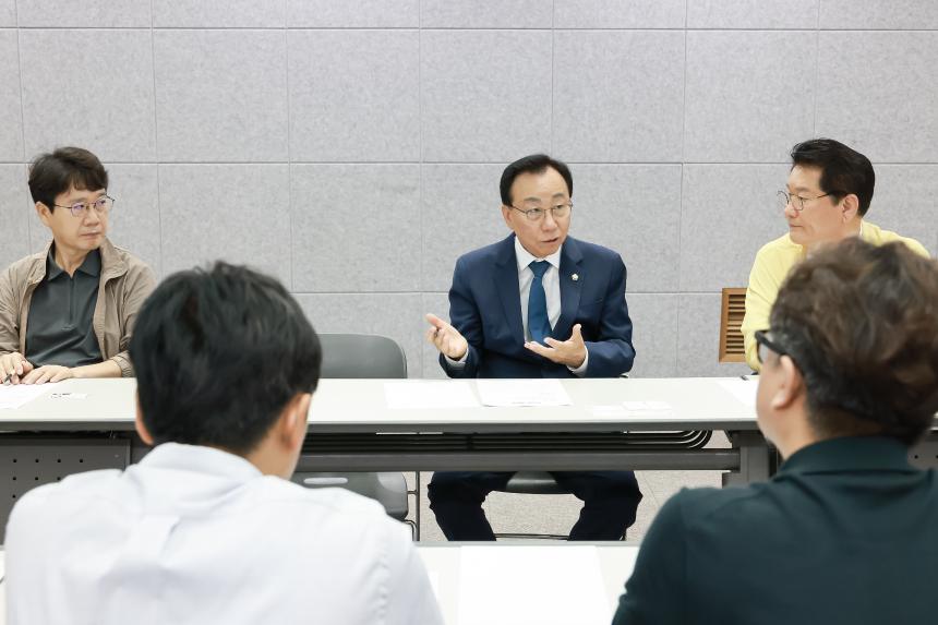 간담회 - 6